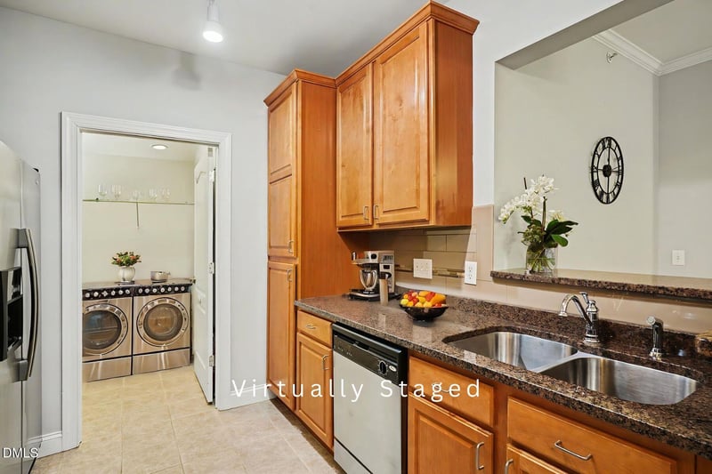 2810 Bedford Green Dr #305, Raleigh, NC 27604