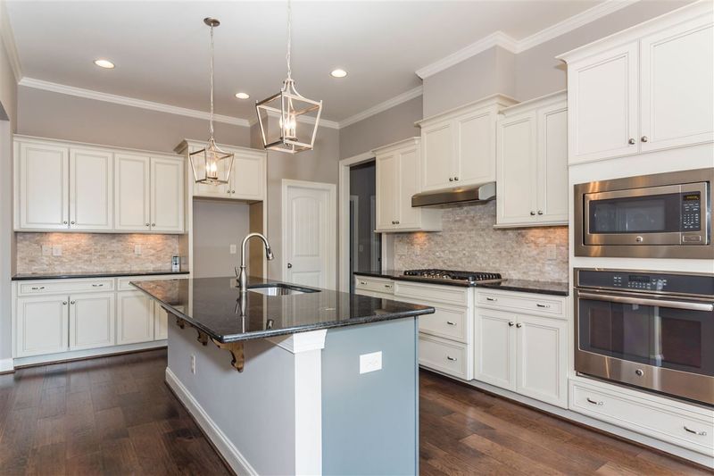 2811 Brighton Forest Dr, Apex, NC 27539