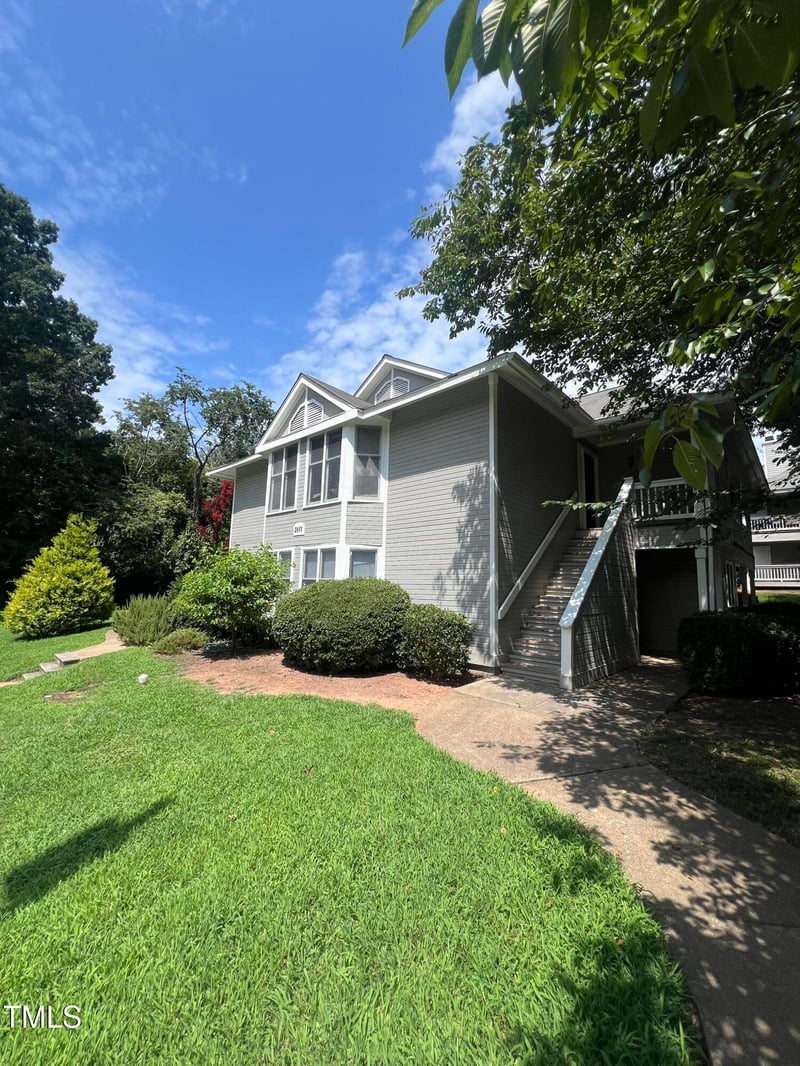 2811 Edridge Ct #201, Raleigh, NC 27612