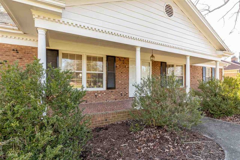 2812 Glen Burnie Dr, Raleigh, NC 27607