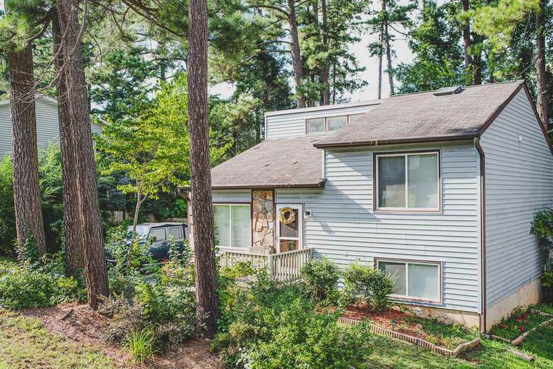 2812 Henslowe Dr, Raleigh, NC 27603