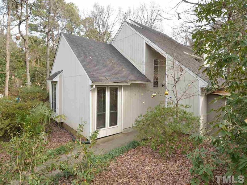 2812 Old Orchard Rd, Raleigh, NC 27607