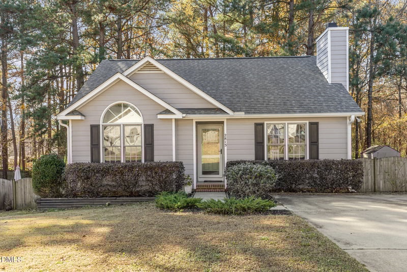 2813 Glastonbury Rd, Apex, NC 27539