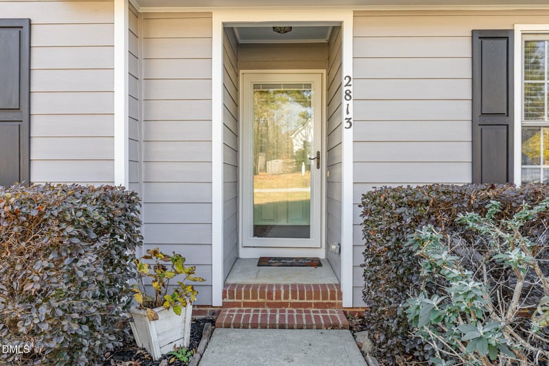 2813 Glastonbury Rd, Apex, NC 27539