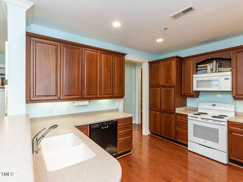 2813 Market Bridge Ln #204, Raleigh, NC 27608
