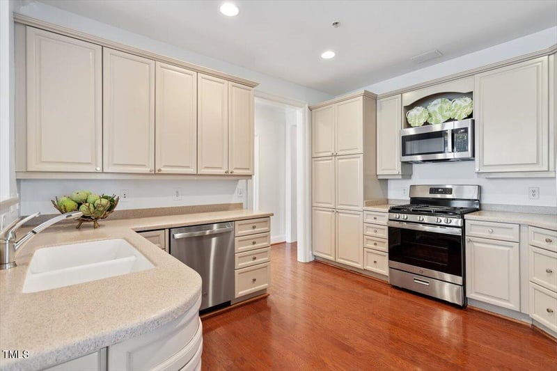 2813 Market Bridge Ln #204, Raleigh, NC 27608