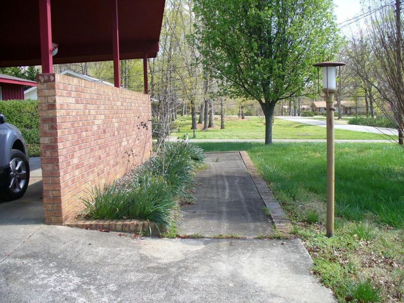 2813 Wagner Dr, Burlington, NC 27215