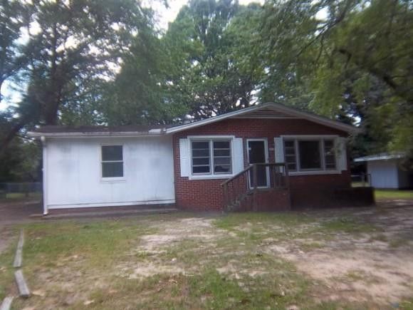 2814 Academy St, Sanford, NC 27330