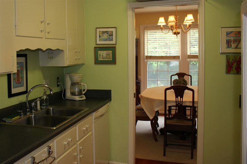 2814 Wycliff Rd, Raleigh, NC 27607