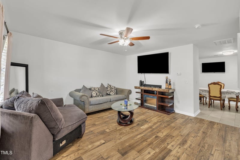 2816 Erinridge Rd, Raleigh, NC 27610
