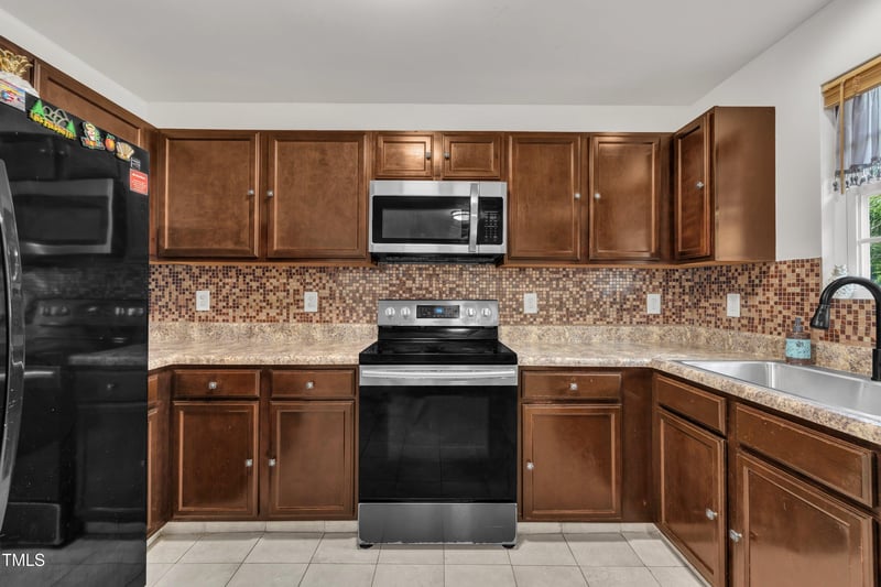 2816 Erinridge Rd, Raleigh, NC 27610