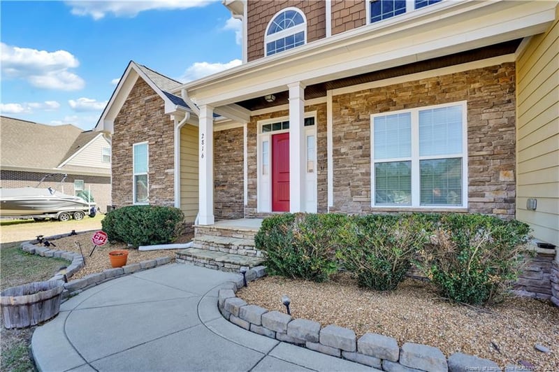 2816 Sand Trap Ln, Hope Mills, NC 28348