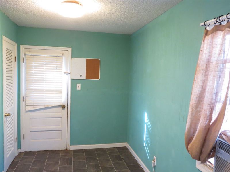 2816 Sylvester St, Raleigh, NC 27610