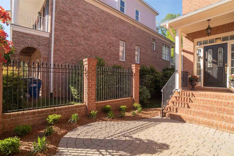 2817 Charleston Oaks Dr, Raleigh, NC 27614