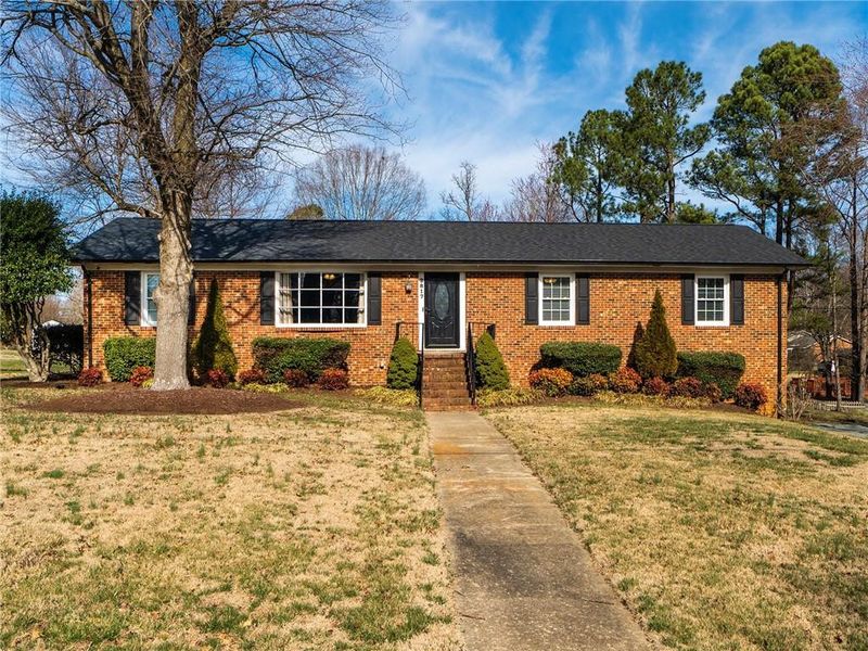 2817 Delaney Dr, Burlington, NC 27215