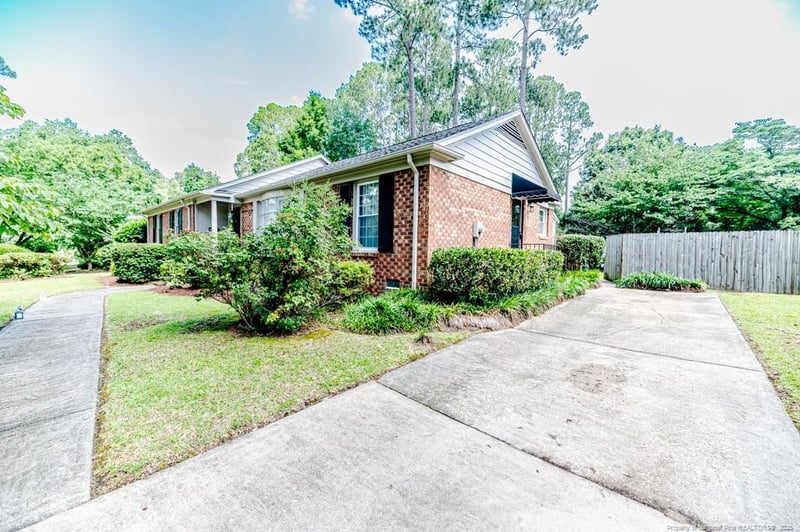 2818 Millbrook Rd, Fayetteville, NC 28303