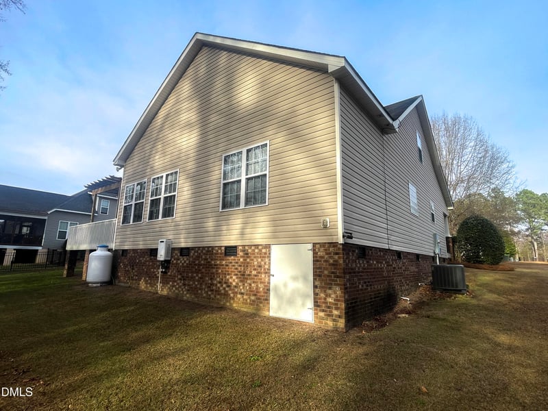 282 Braddock Dr, Lillington, NC 27546