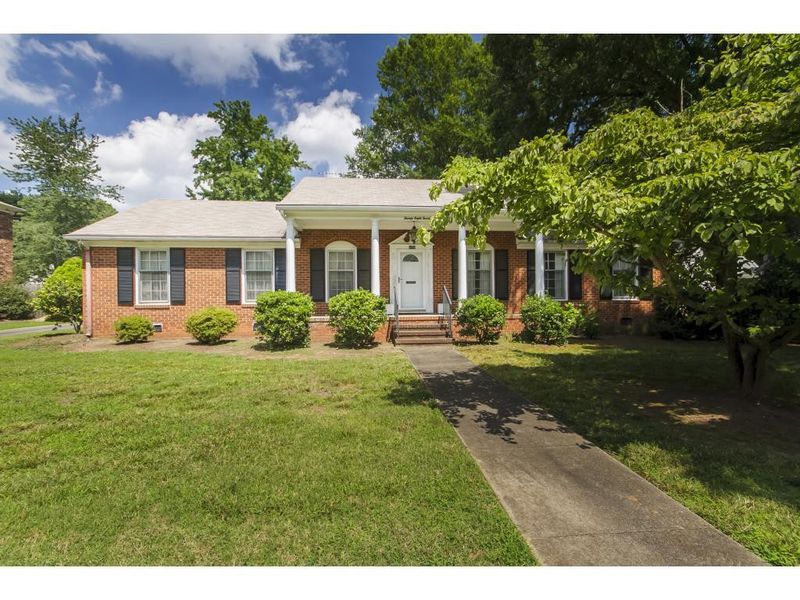 2820 Charlotte Ln, Burlington, NC 27215