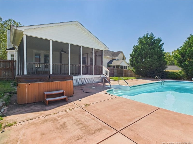 2820 Franzia Dr, Fayetteville, NC 28306