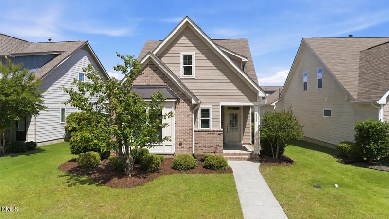 2820 Haw River Trl, Apex, NC 27502