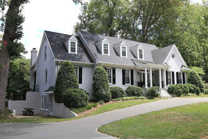 2820 Lakeview Dr, Raleigh, NC 27609