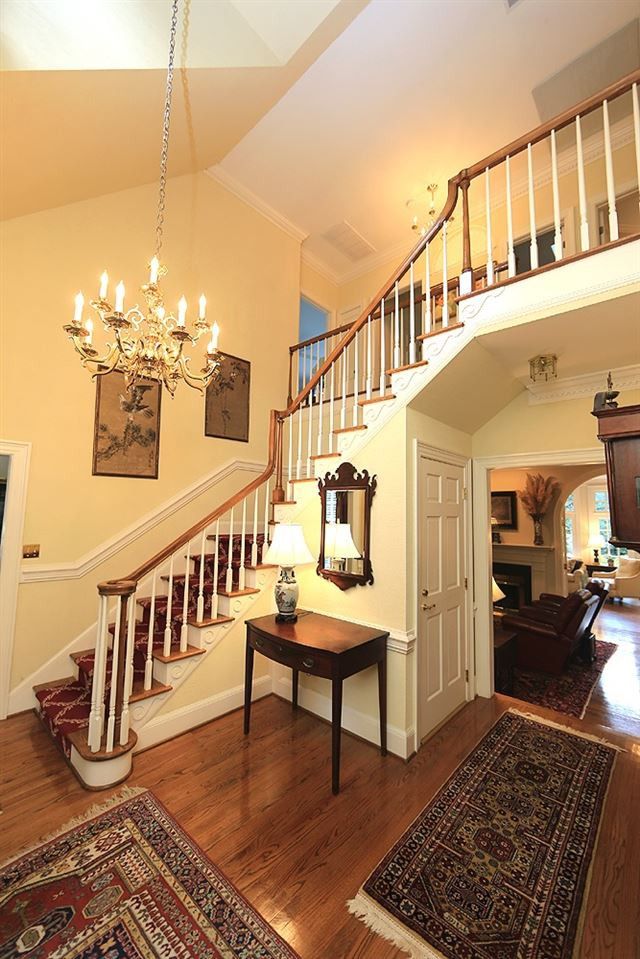 2820 Lakeview Dr, Raleigh, NC 27609