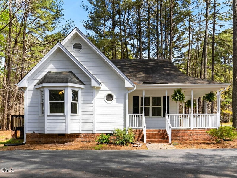 2820 Stageline Dr, Raleigh, NC 27603