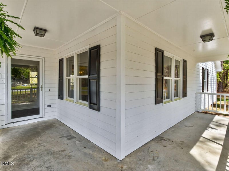 2820 Stageline Dr, Raleigh, NC 27603