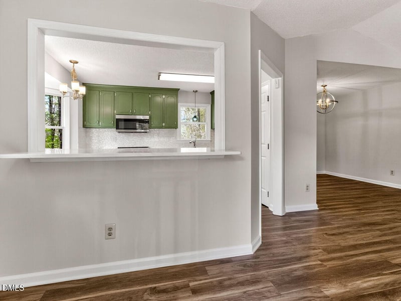 2820 Stageline Dr, Raleigh, NC 27603