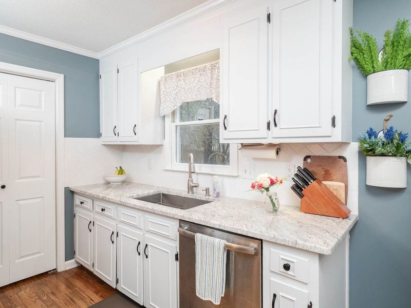 2821 Broadlands Dr, Raleigh, NC 27604