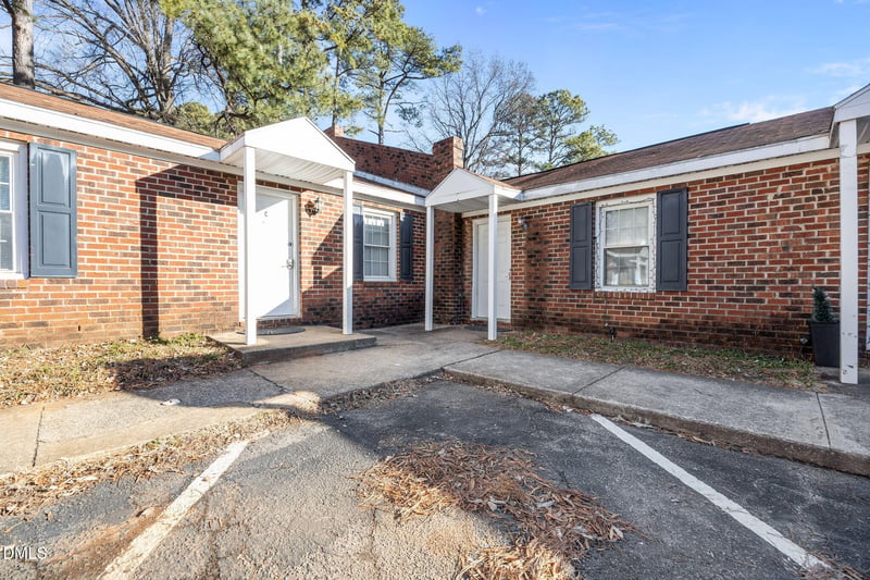 2821 Club Plaza Rd, Raleigh, NC 27603
