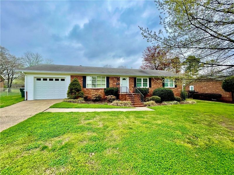 2821 Delaney Dr, Burlington, NC 27215