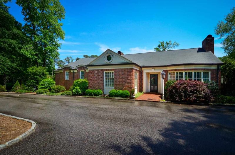 2821 Exeter Cir, Raleigh, NC 27608