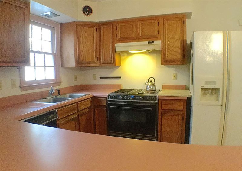 2821 Summerwind Rd, Chapel Hill, NC 27516
