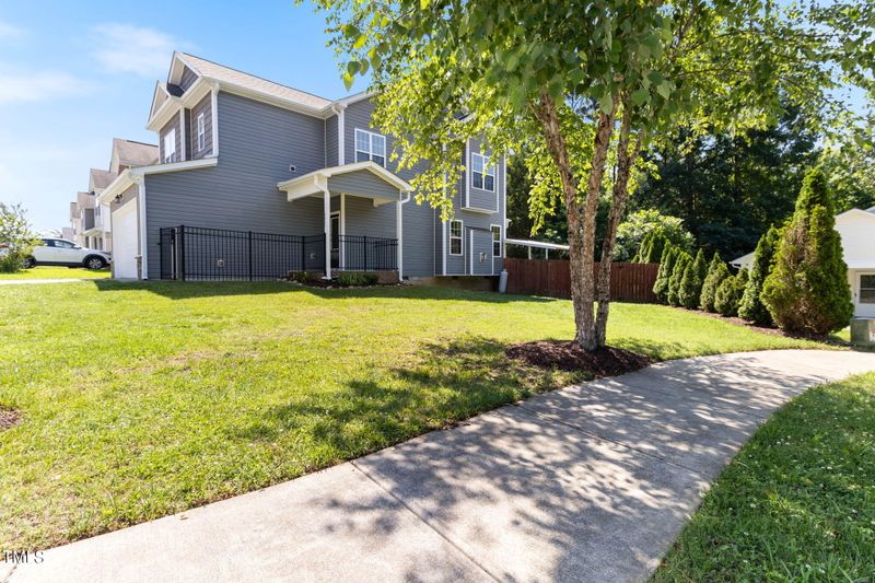 2823 Erinridge Rd, Raleigh, NC 27610