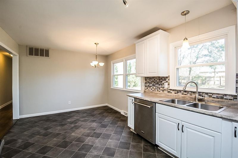 2825 Gladstone Dr, Raleigh, NC 27610