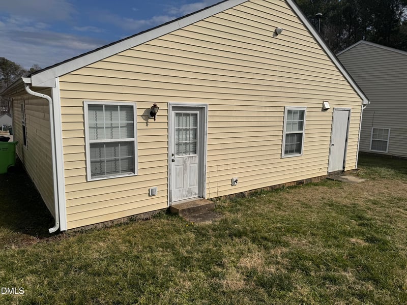 2825 Midway Park Ct, Raleigh, NC 27610