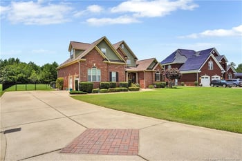 2825 Sand Trap Ln, Hope Mills, NC 28348