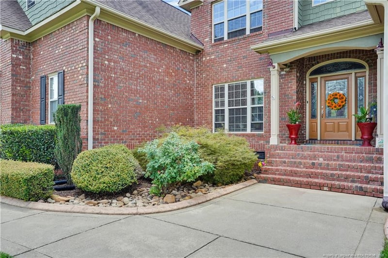 2825 Sand Trap Ln, Hope Mills, NC 28348