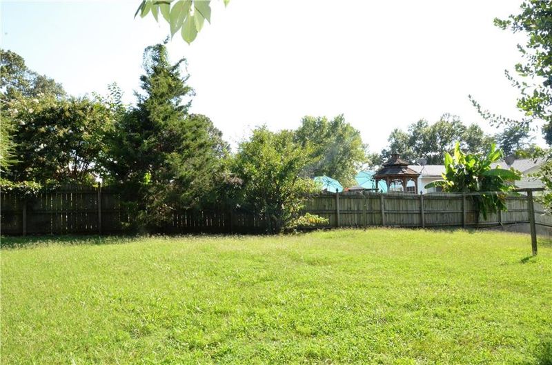 2826 Westchester Dr, Burlington, NC 27217