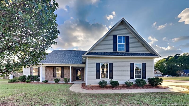2827 Whitehouse Ln, Fayetteville, NC 28306