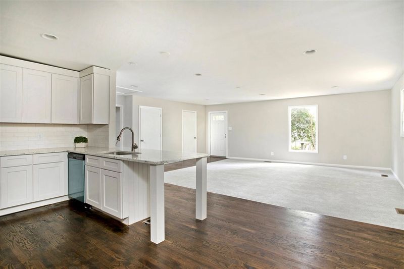 2828 Gladstone Dr, Raleigh, NC 27610