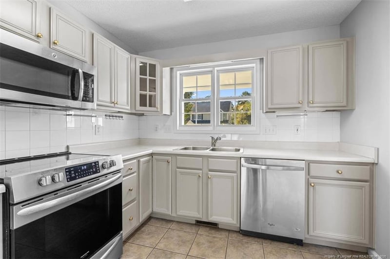 2831 Franzia Dr, Fayetteville, NC 28306