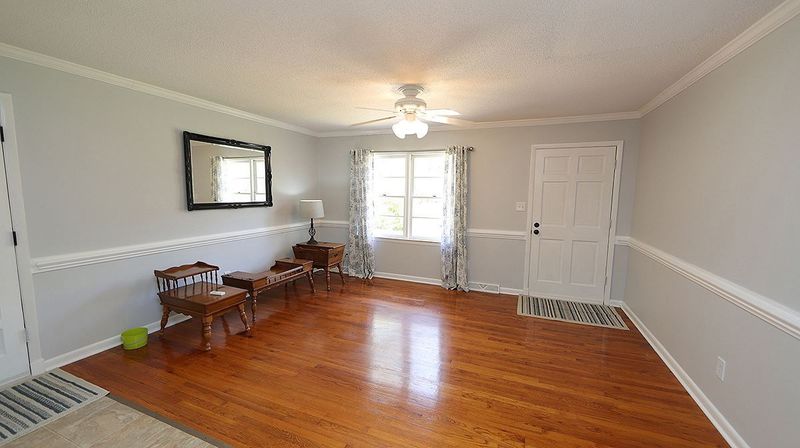 2831 Oak Ridge Ct, Raleigh, NC 27603