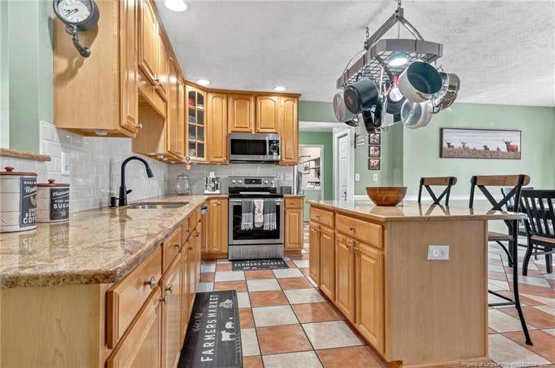 2833 Beringer Dr, Fayetteville, NC 28306