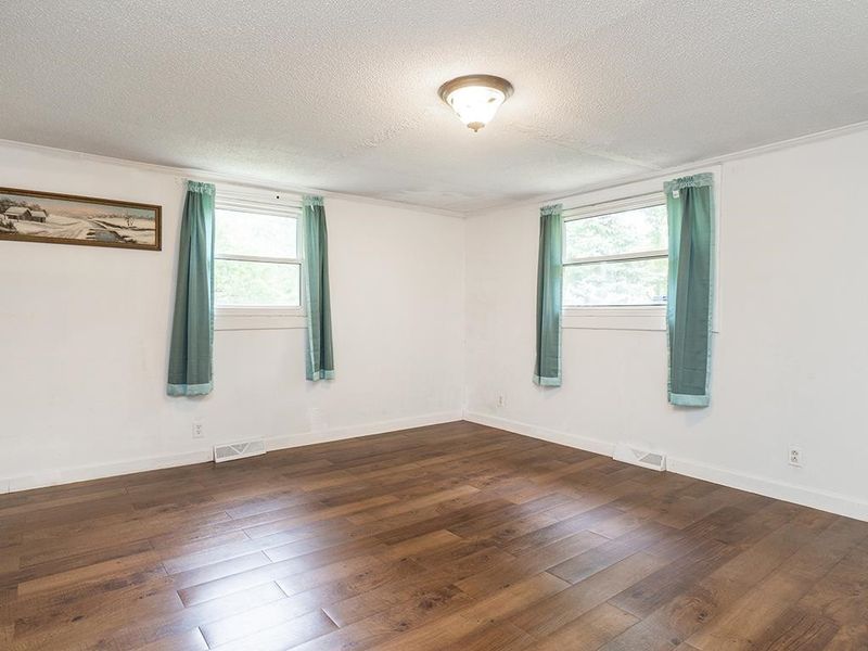 2833 Maple Ave, Burlington, NC 27215