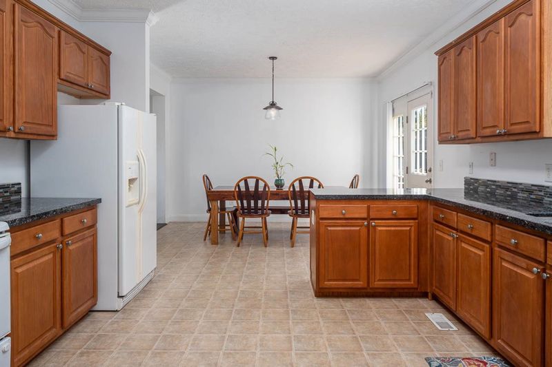 2833 Mebane Rogers Rd, Burlington, NC 27302