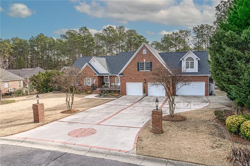 2833 Selhurst Dr, Fayetteville, NC 28306