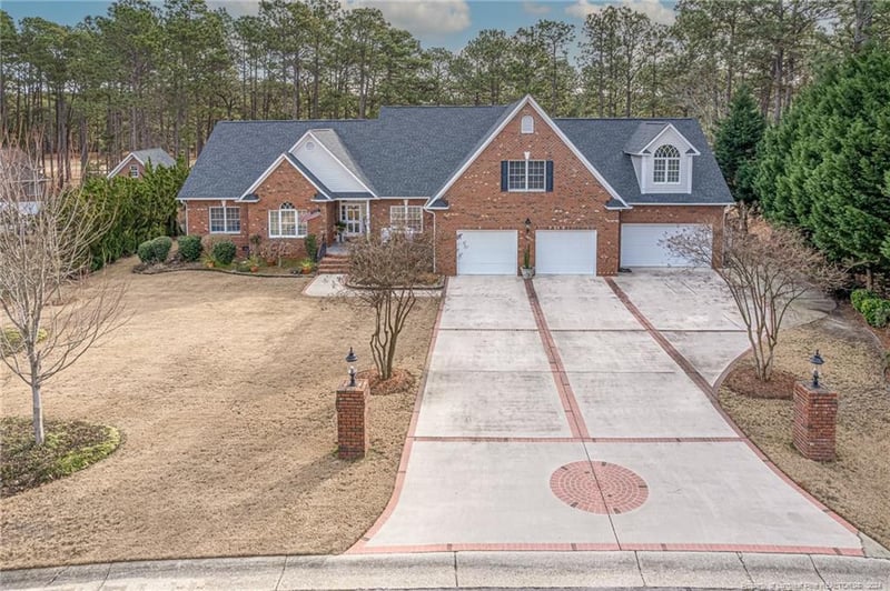 2833 Selhurst Dr, Fayetteville, NC 28306