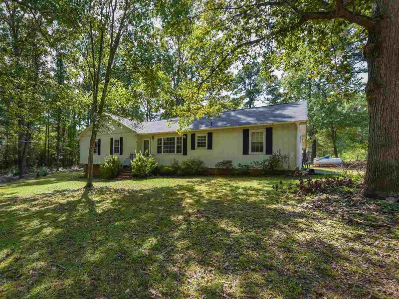 2834 Montclair Cir, Sanford, NC 27332
